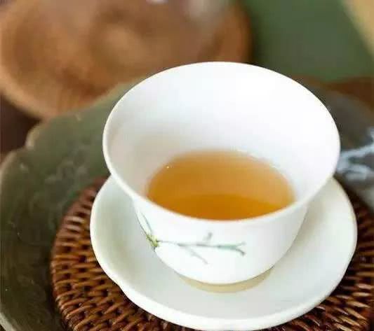 为什么喝茶会出现口干舌燥,为什么喝茶会口干口臭