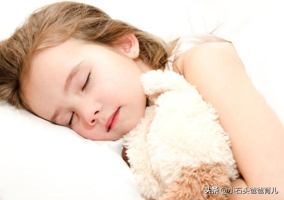 娃吓着了半夜惊醒大哭怎么处理,监控下宝宝做噩梦大哭惊醒