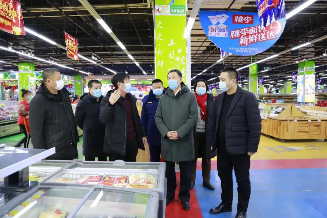 巴林左旗旗长孟和达来对春节前市场监管领域疫情防控和安全生产工作进行调研