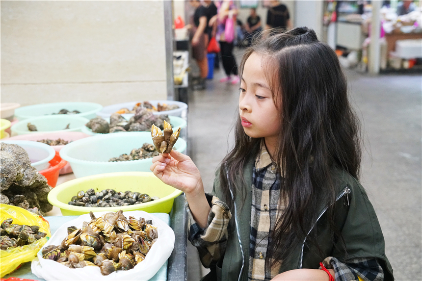 嵊泗列岛的梭子蟹很棒,浙江象山石浦码头梭子蟹