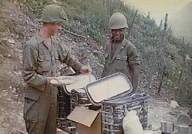 志愿军缴获美*用军**品,鸡蛋粉当硫磺一脚踹翻,有些多年后才弄懂