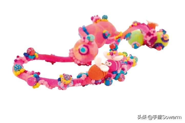 从伯明翰珠宝学院毕业后，她成为“国内羊毛珠宝第一人”