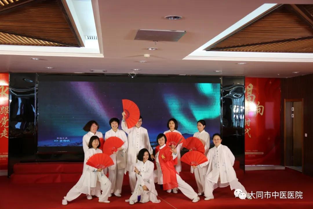 庆祝建党周年暨两优一先表彰大会,庆祝建党100周年两优一先