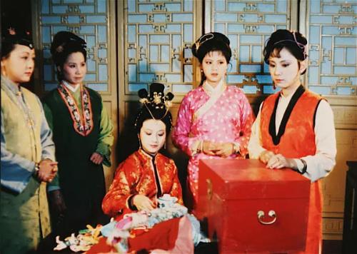 贾府穷到什么地步,荣国府怎么穷的