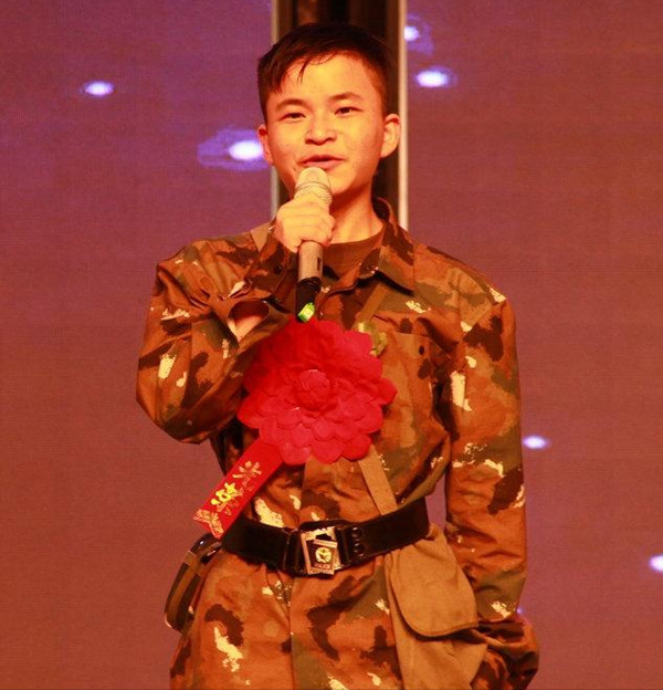 “抗震小英雄”林浩:立志考清华大学建筑系,后来为何当了明星?