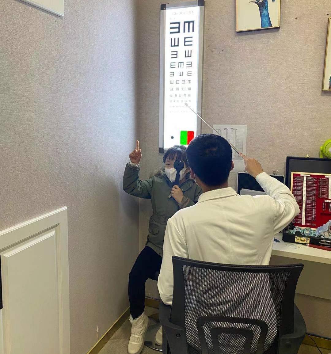 5岁孩子远视视力0.3能矫正过来吗,6岁小孩近视只有0.3怎么办