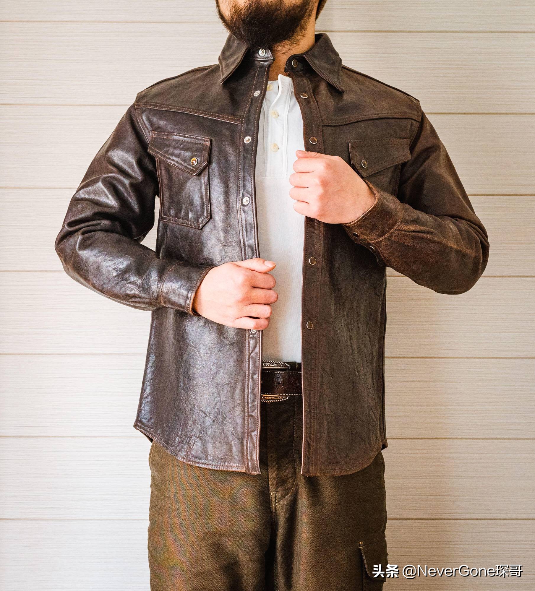 一件美特斯邦威衬衫,一件橘色衬衣