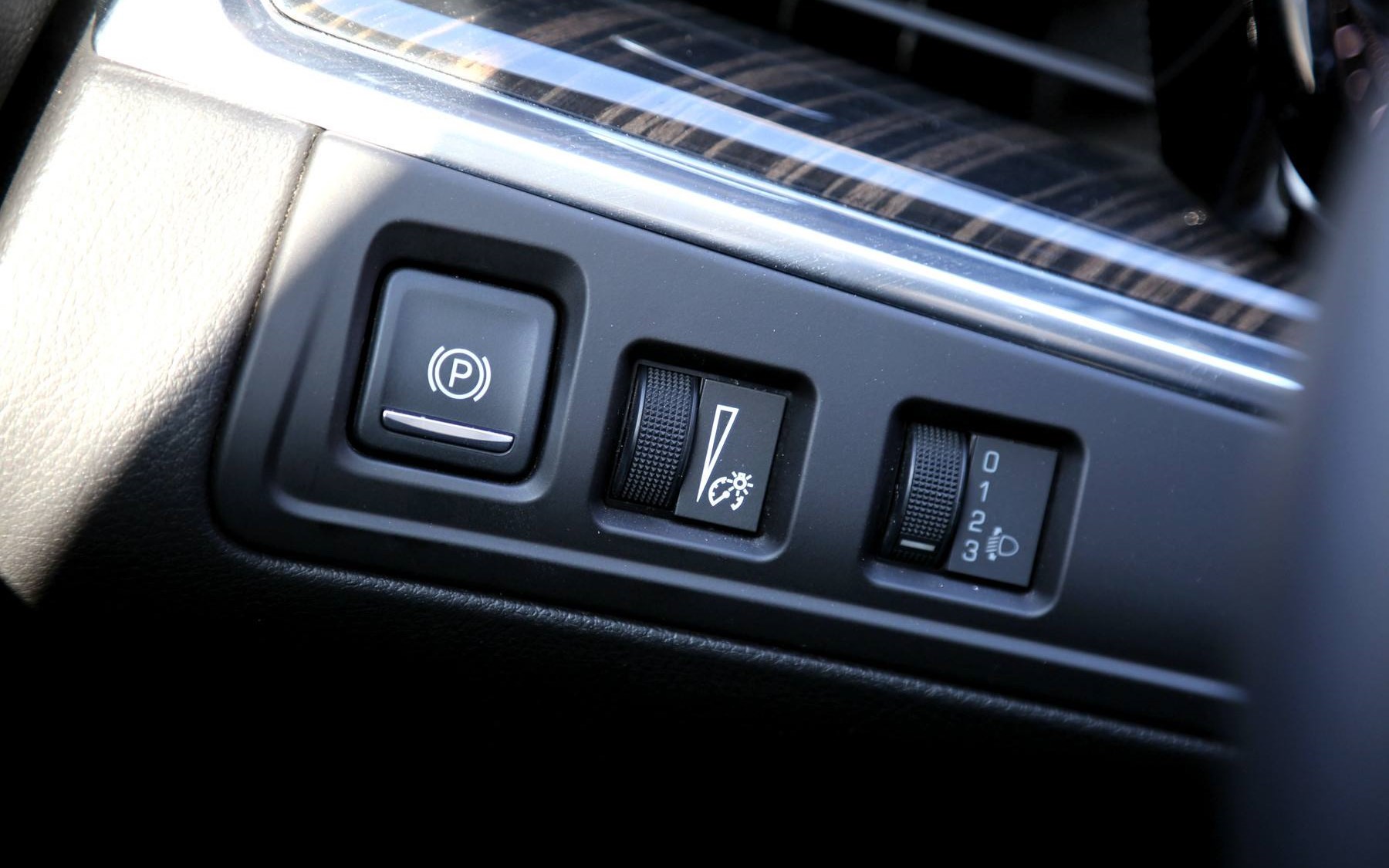 车上的autoh按钮什么意思,车上的AUTO是什么意思