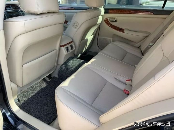 皇冠和雅阁哪个更值得入手,9万皇冠