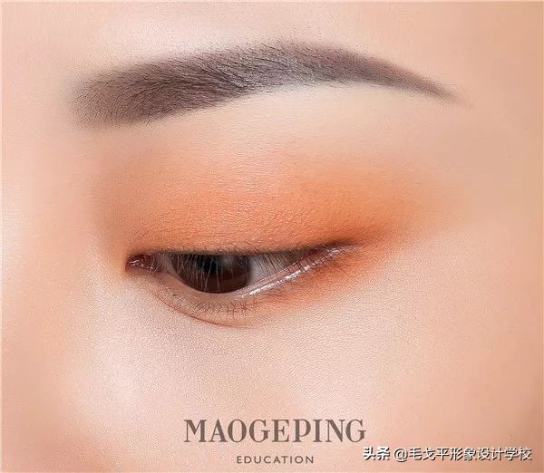单眼皮不画眼线只画眼影好看吗,为何同样是单眼皮