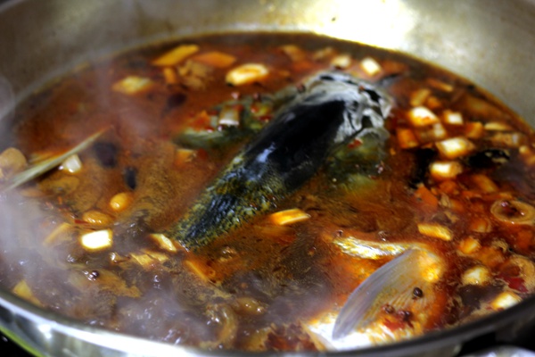 第一美食鱼头泡饼,北京特色菜鱼头泡饼