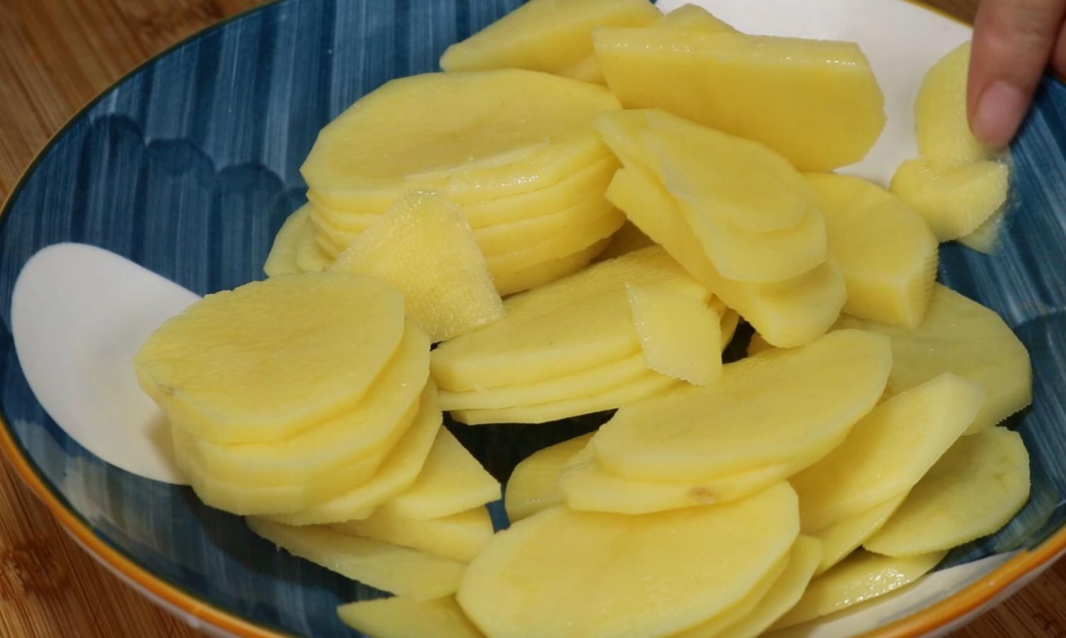 土豆这样做小孩都能学会,土豆这样做能馋哭隔壁家的孩子
