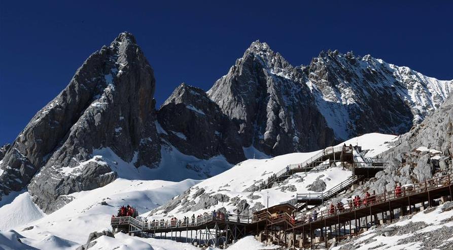 中国三大高峰玉龙雪山,玉龙雪山4680米登顶成功照片