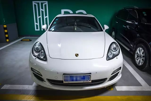 武汉豪车的视频,武汉最豪停车场