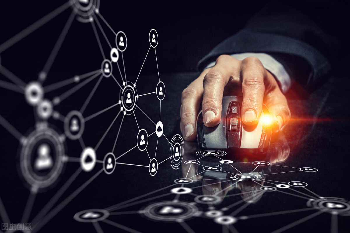 “养猪人”丁磊的经商之路，抛弃“铁饭碗”创立网易，靠游戏发家