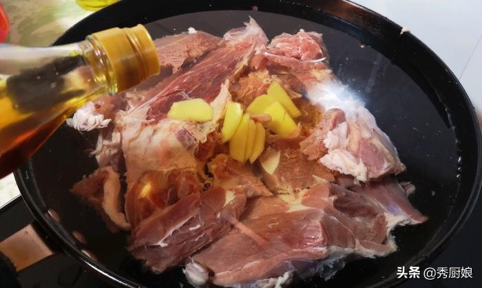 清炖羊肉煮的时候放什么调料,怎样炖羊肉排骨汤软烂无膻味