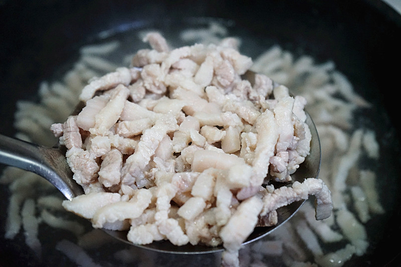 迎头伏学面食,这道全民大爱的酱肉包,配料调味都讲究,一看就会