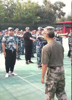 我参加的不是军训,绝壁是人体艺术展啊