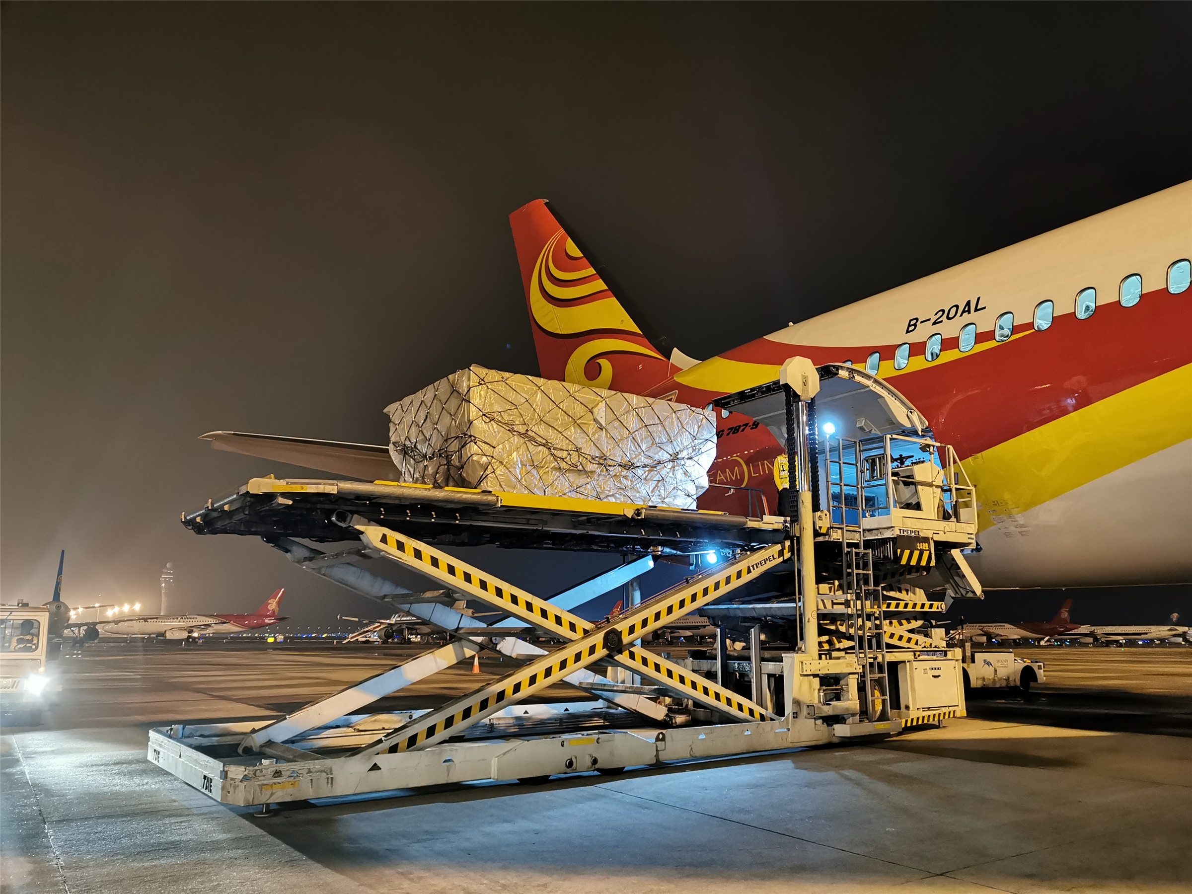 口罩出口加拿大双清到门货代罩,发防护服洗手液口罩到加拿大