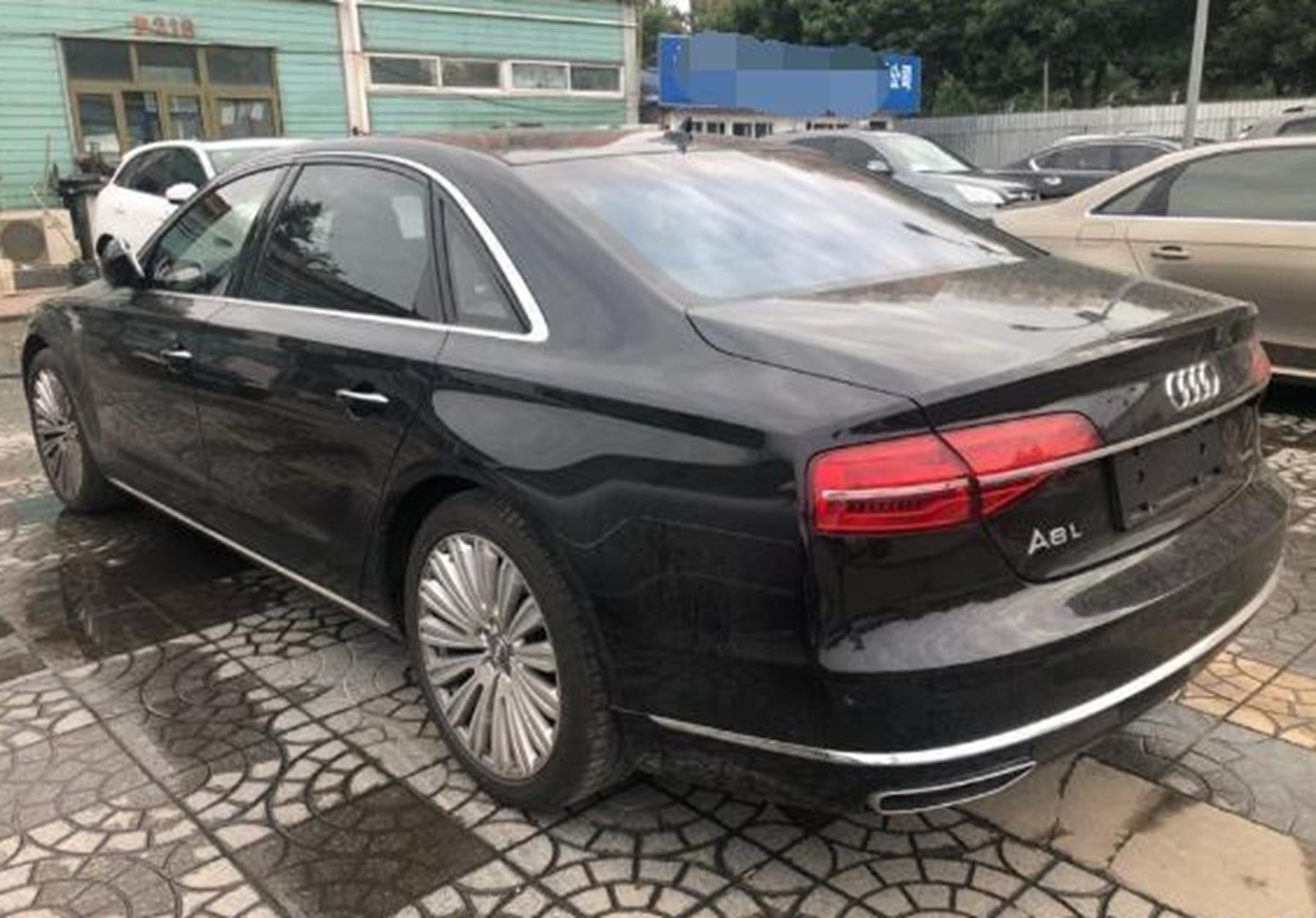 二手百万奥迪A8L5折售卖，两个月无人问津，车主哭了五折没人要