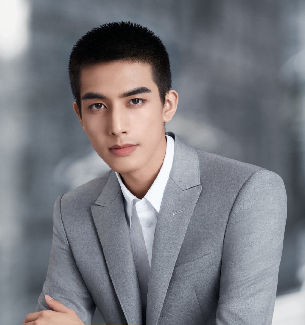 宋威龙寸头造型代言写真图片,宋威龙的造型