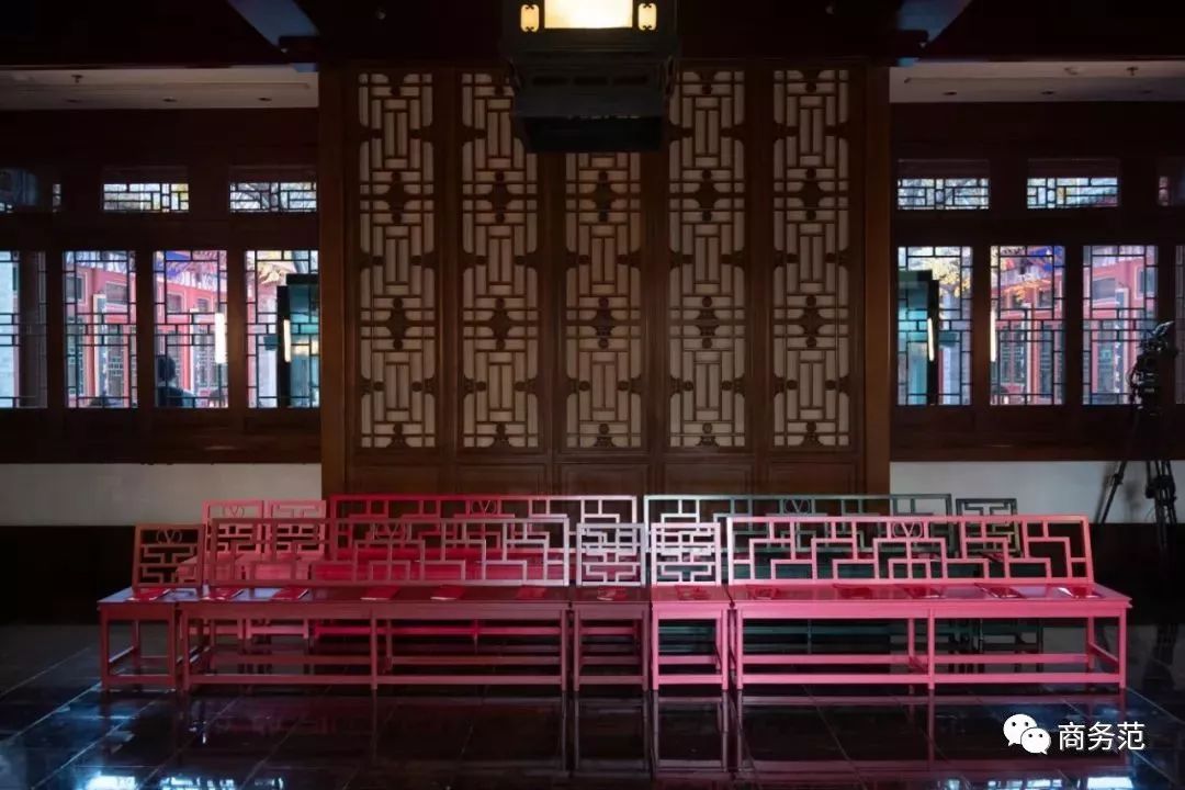 Valentino第一次中国办高定秀，张艺兴来捧场，杜鹃压轴气质绝了