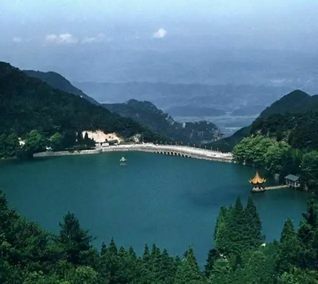 1961年，周恩来学习游泳，教练说，总理伤势太重，永远都学不会