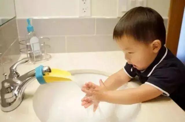 9岁孩子不会擦屁股正常吗?体面”地教孩子擦屁股很重要