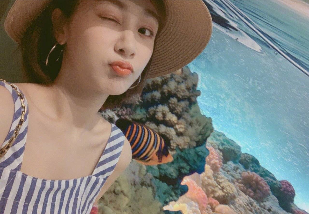 杨紫来大姨妈肚子疼的电视剧,杨紫被拍在家练瑜伽