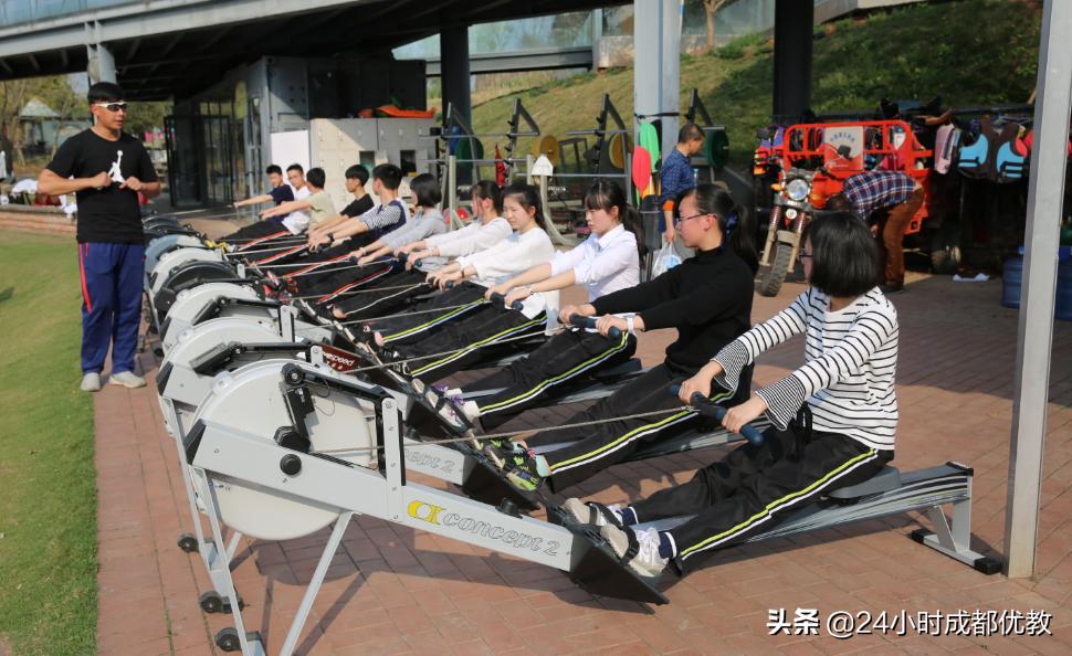 有情怀、国企管、小班化、性价比超高，尽在成都盐道街外语学校