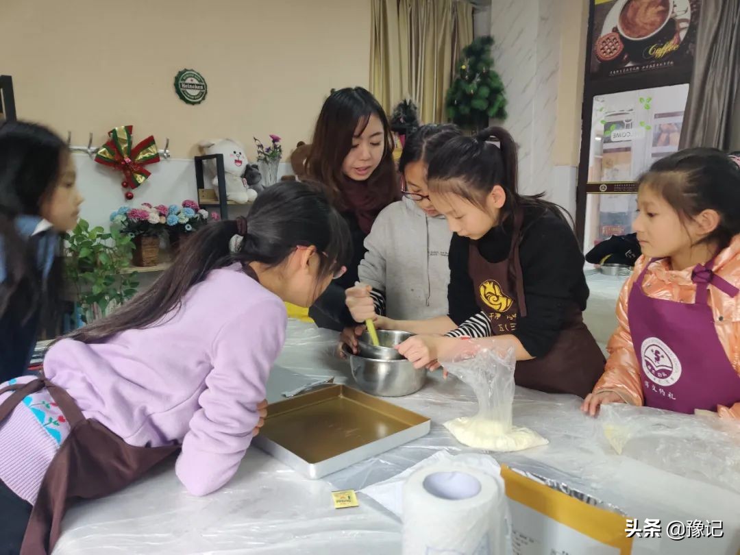 郑州一学校租300亩地教种地，不让家长改作业，也不让上补习班