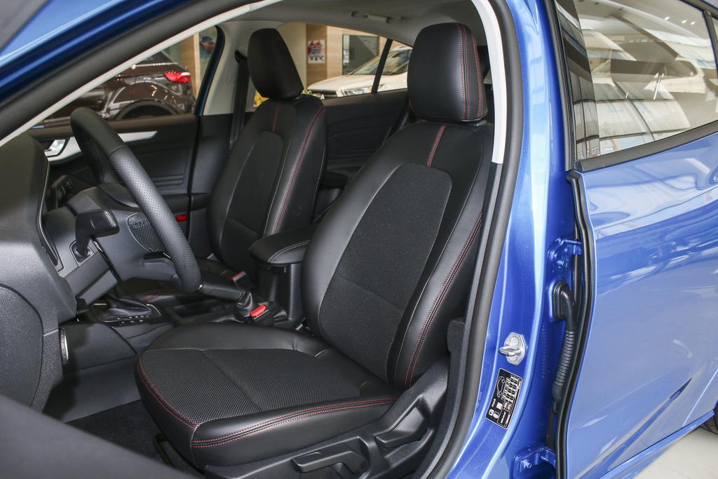 福特福克斯三缸手动1.5t,福特福克斯1.5t四缸8at