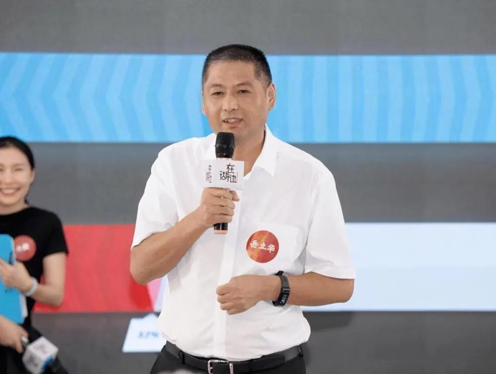 左手腾讯,左手马云右手马化腾