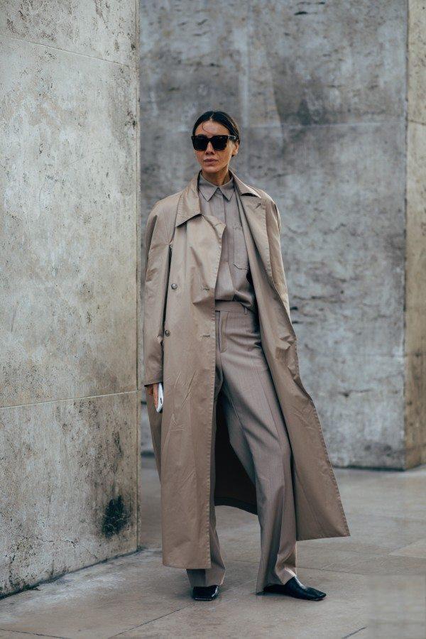 比焦糖色更低调，咖啡色的3种搭配方法，简单易搭