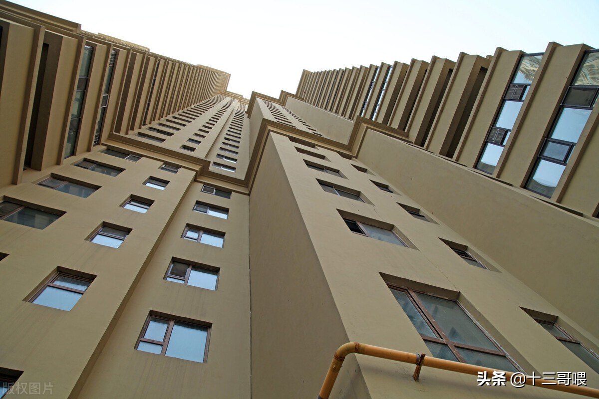 楼房因为地震塌了怎么办,楼房越高地震越危险吗