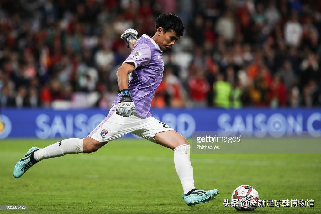 安踏李宁为什么不做钉鞋,中国李宁足球鞋