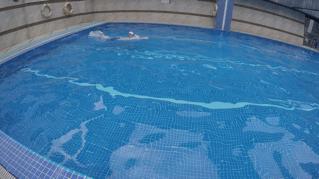 初学者自由泳打腿怎么练习,自由泳二次打腿怎么练习