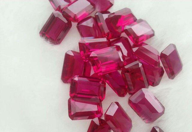 为什么铬元素能把无色的刚玉,变成“价值连城”的红宝石?