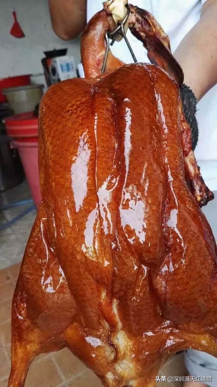 烧鸭加水烧制,烧鸭烧得浓