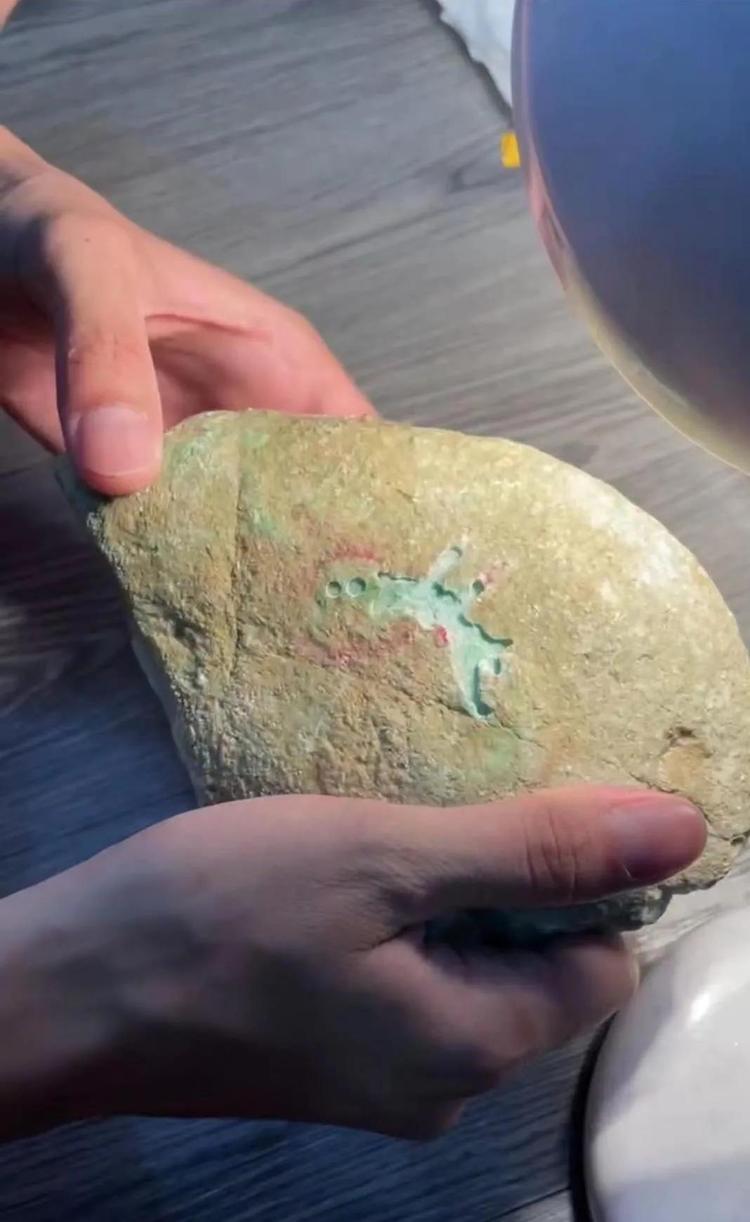 直播间赌石翡翠,翡翠赌石直播间的十大陷阱