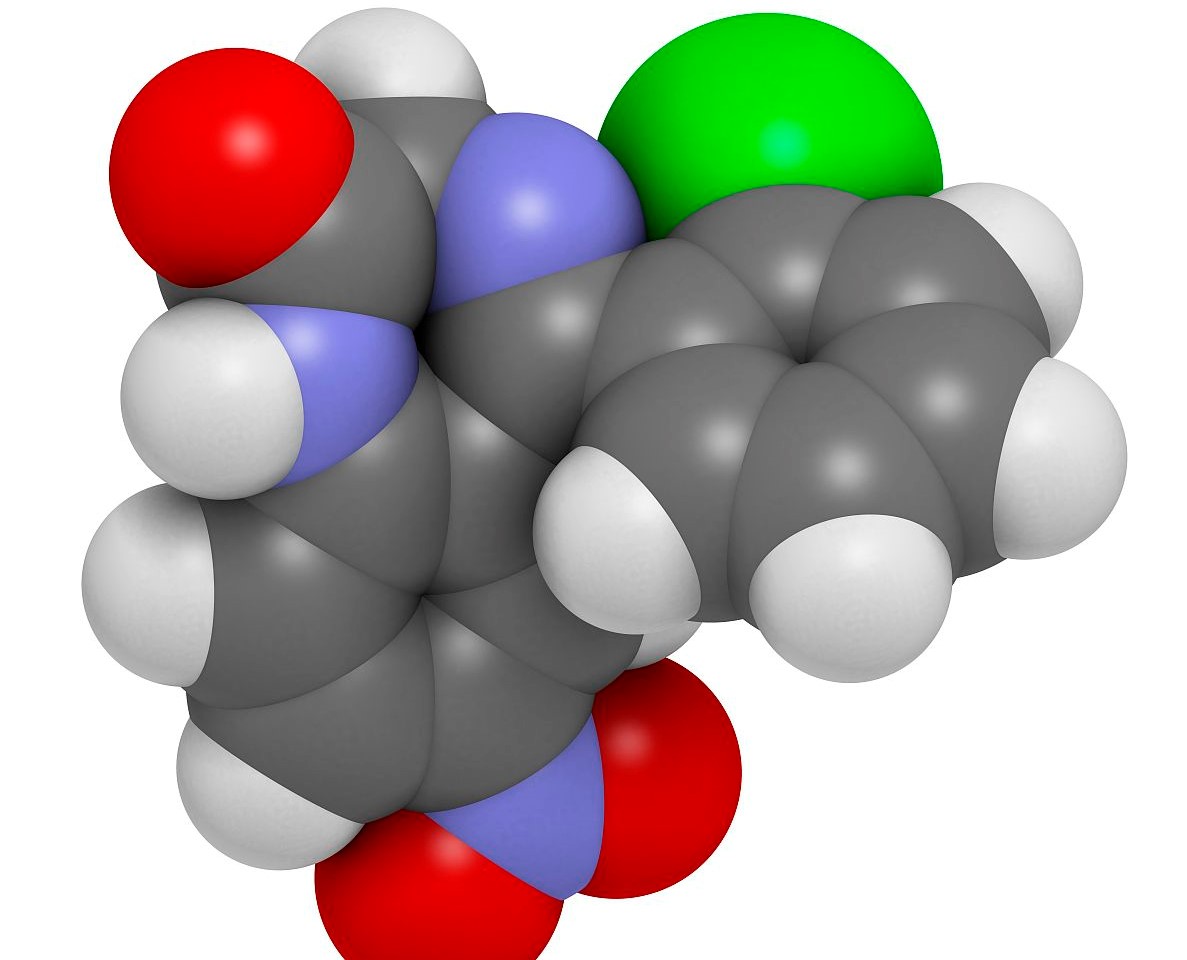 劳拉西泮跟氯硝西泮哪个好睡觉,氯硝西泮老人睡觉最佳用量