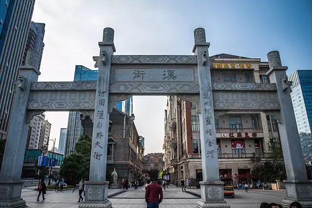 武汉豪车的视频,武汉最豪停车场