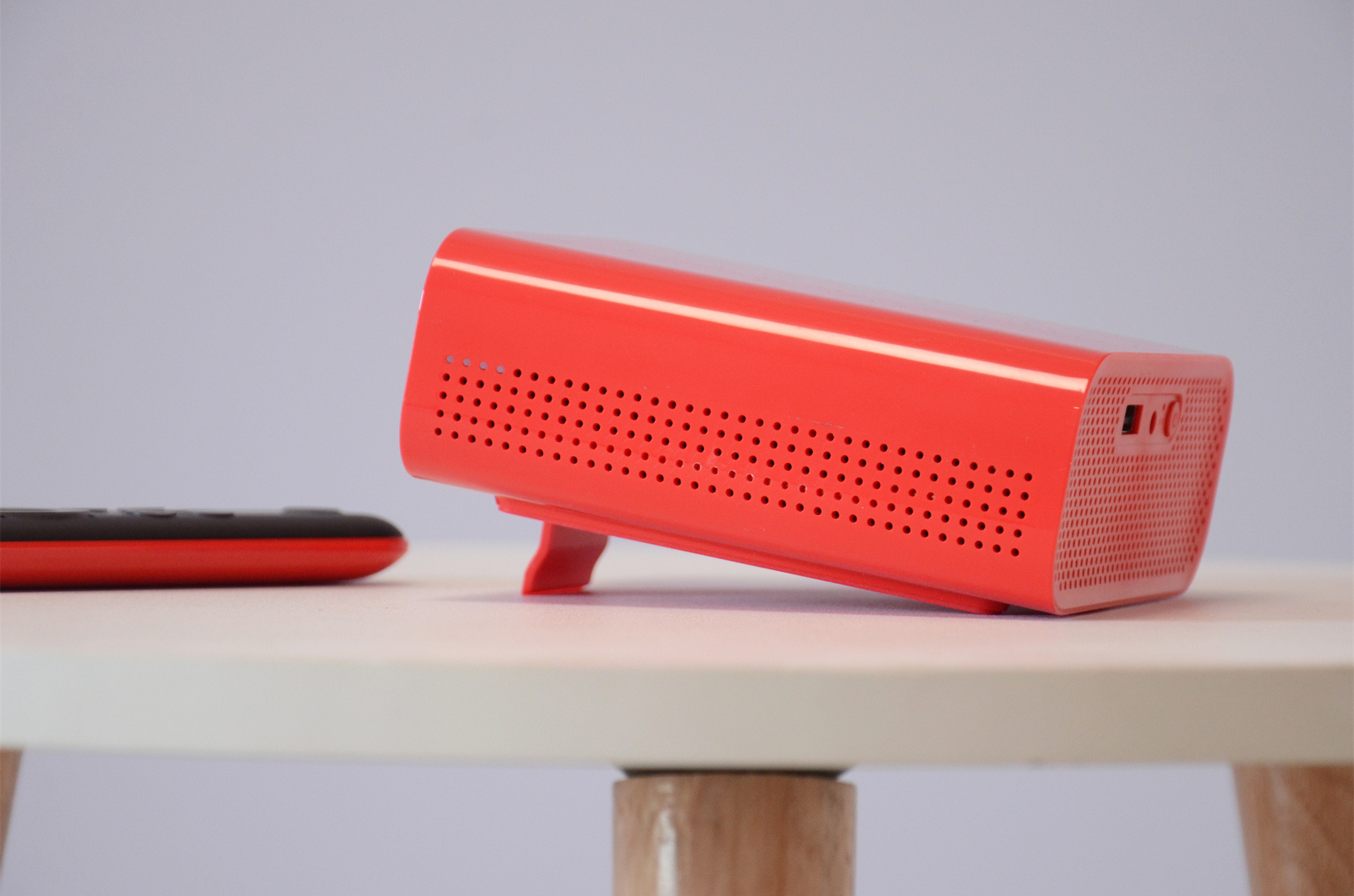 投影仪小巧可以投天花板,投影仪可以做到很小吗