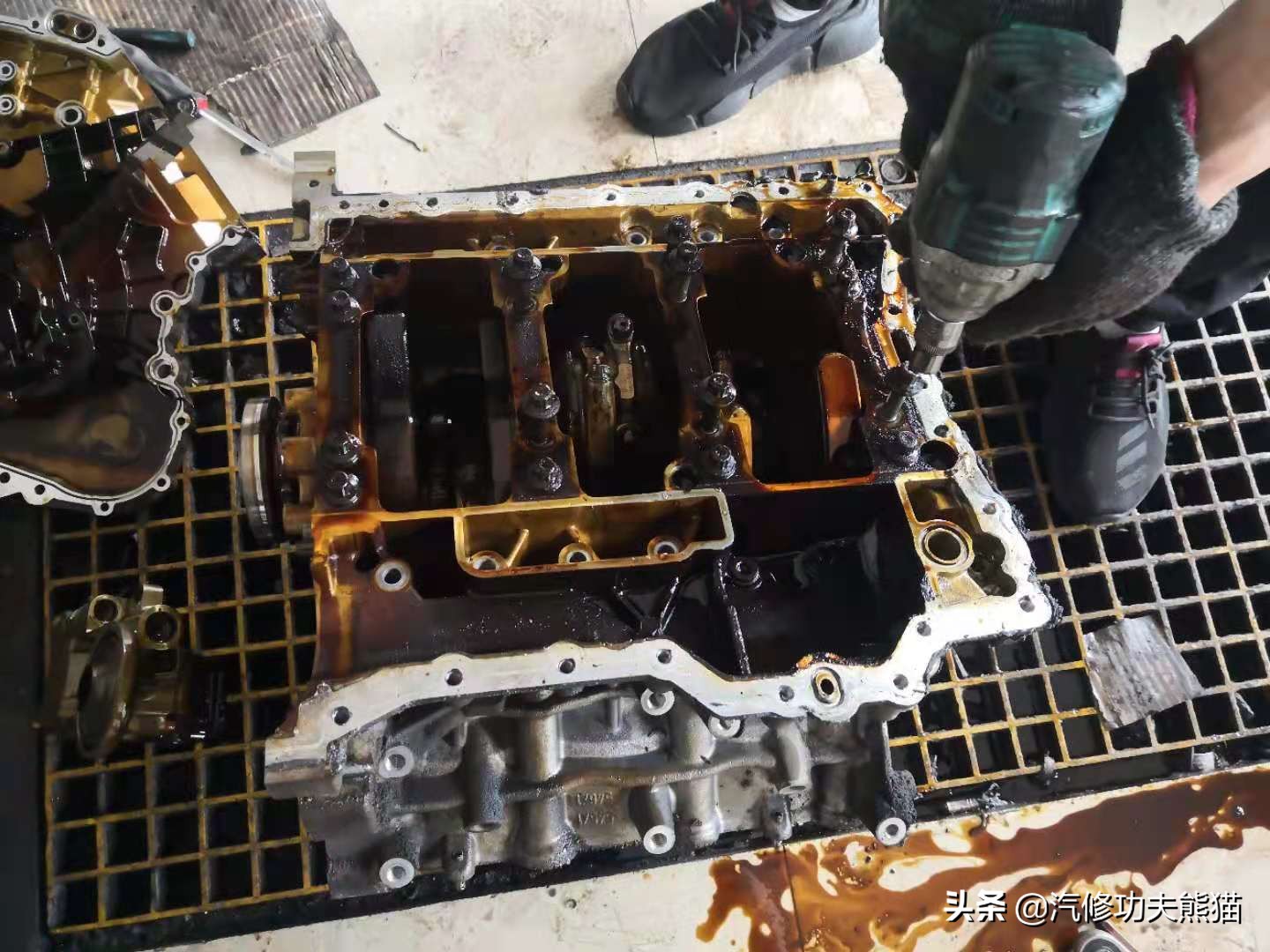 16万km的奥迪a62.0t烧不烧机油,13款2.0t奥迪a6l烧机油