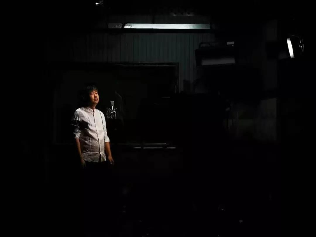 讴歌逆行者礼赞生命作文,众志成城礼赞最美逆行者