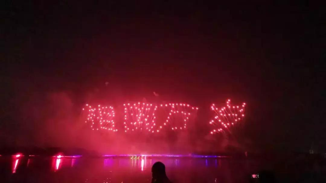 深圳湾焰火跨年,深圳湾1号烟花焰火表演