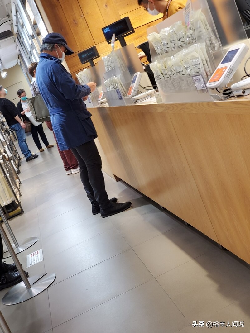 霍震霆独自一人逛超市,霍震霆出门为什么不带保镖