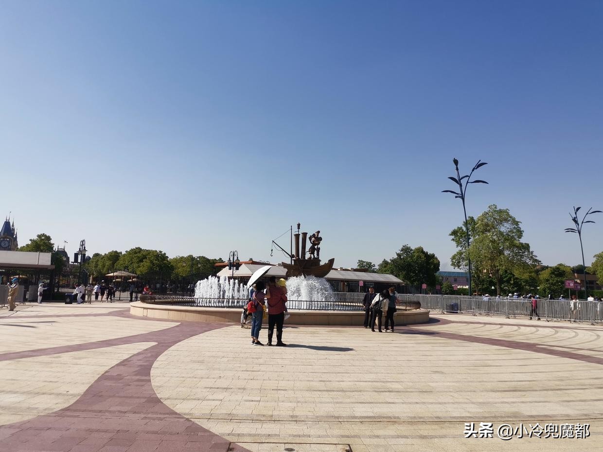 迪士尼游玩如何进迪士尼小镇,不买门票可以进迪士尼小镇