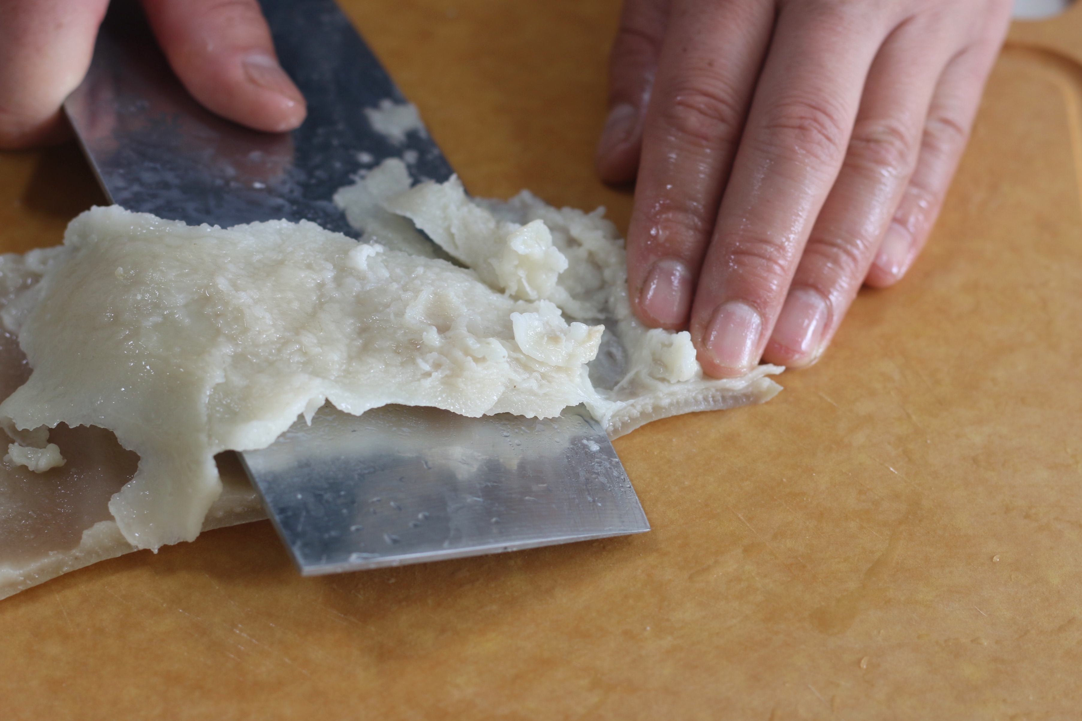 熬皮冻时什么时候加食用胶,熬皮冻要清冻