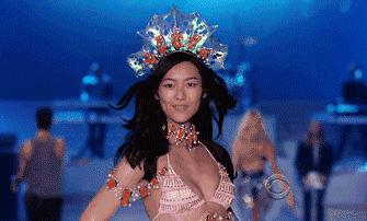 杨幂带货女王成长,带货女王杨幂又火了